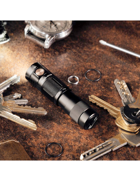FENIX_TORCIA_E09R_600_lumens__1677520115_2.png