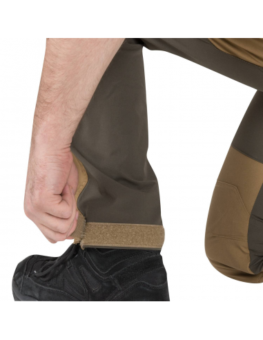 HELIKON_OUTBACK_LINE_HYBRID_OUTBACK_PANTS_DaraCanvas_COYOTE_TAIGA_GREEN_A_3.png
